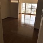 洋室７．４帖 (居間)