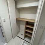 玄関横シューズボックス有り (玄関)