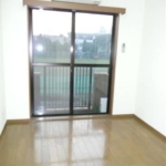 洋室６帖 (居間)