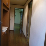 玄関横シューズボックス有り (玄関)