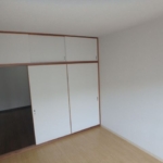 洋室６帖・収納スペース有り (居間)