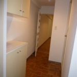 玄関横シューズボックス有り (玄関)