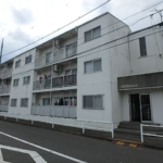 西武立川駅より徒歩１２分☆地上３階建てマンション♪(外観)