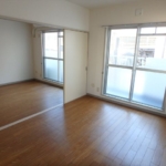 洋室６帖 (居間)