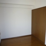 洋室１０帖 (居間)