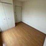 洋室５．８帖 (居間)