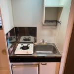 １口ガスコンロ・ミニ冷蔵庫付き (キッチン)