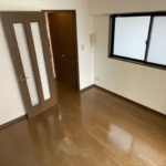 洋室６帖 (居間)