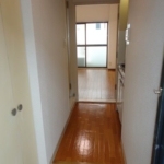 玄関横シューズボックス有り (玄関)