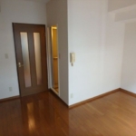 洋室７．３帖 (居間)