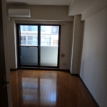 洋室７．３帖 (居間)