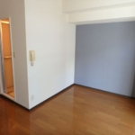 洋室７．３帖 (居間)