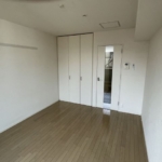 洋室７．２帖 (居間)