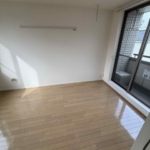 洋室６．５帖 (居間)