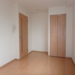 洋室６帖・収納スペース有り (居間)