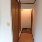 玄関横シューズボックス有り (玄関)