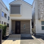２階建ての戸建てです♪(外観)