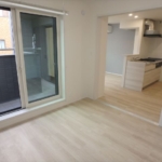 洋室5.2帖 (居間) 洋室5.2帖 (居間)